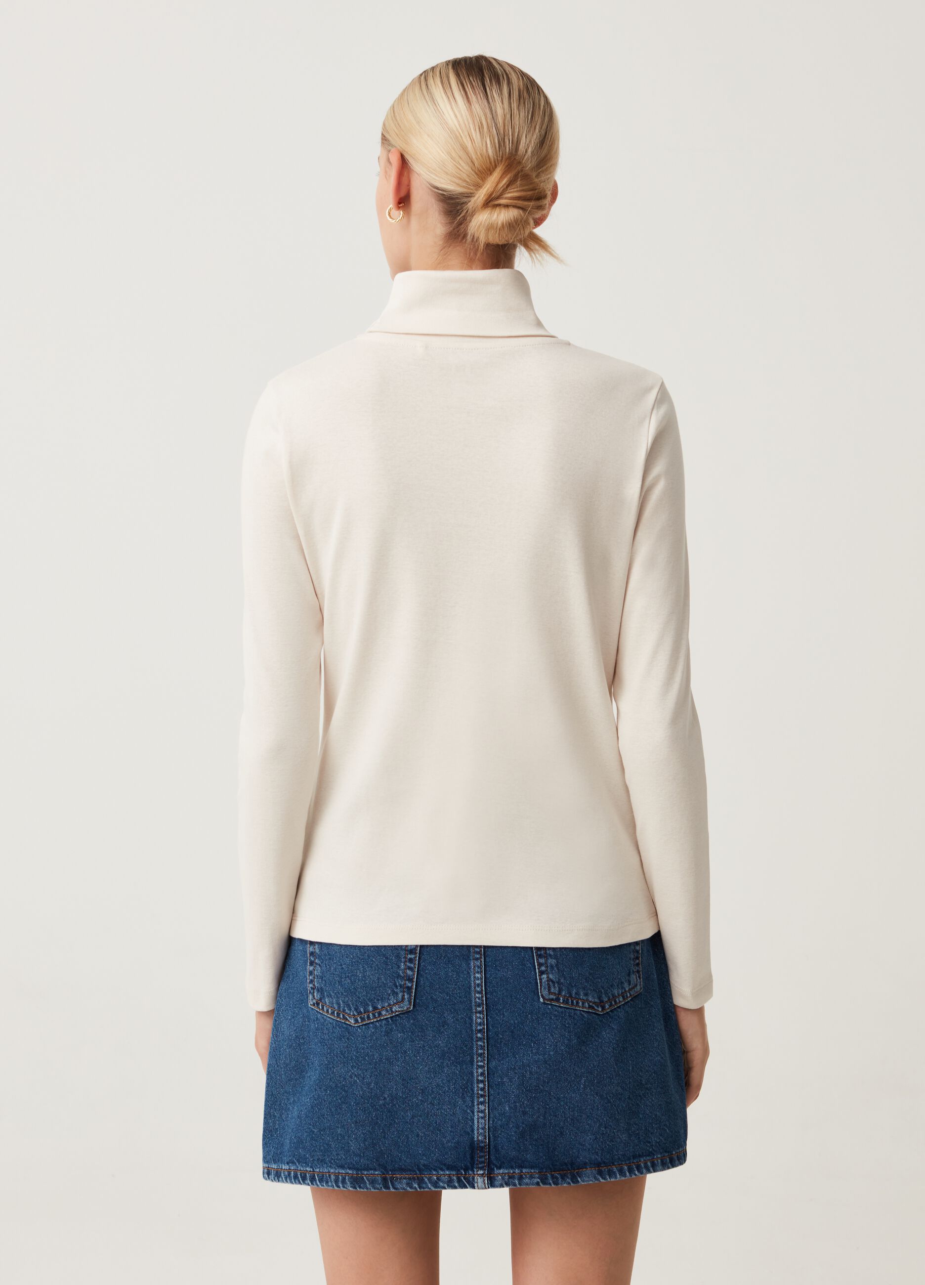 T-shirt a maniche lunghe con collo alto_2