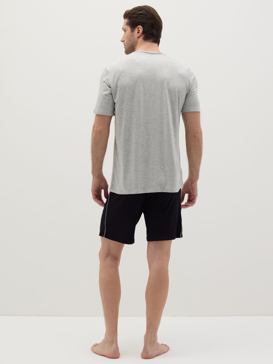 Short pyjamas with contrasting piping_3
