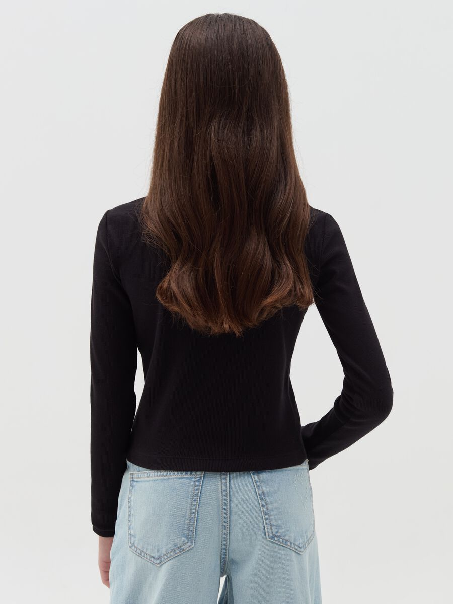 T-shirt crop con strass e maniche lunghe_2