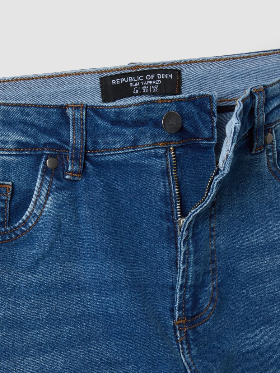 Jeans blu in cotone elasticizzato slim tapered fit_1