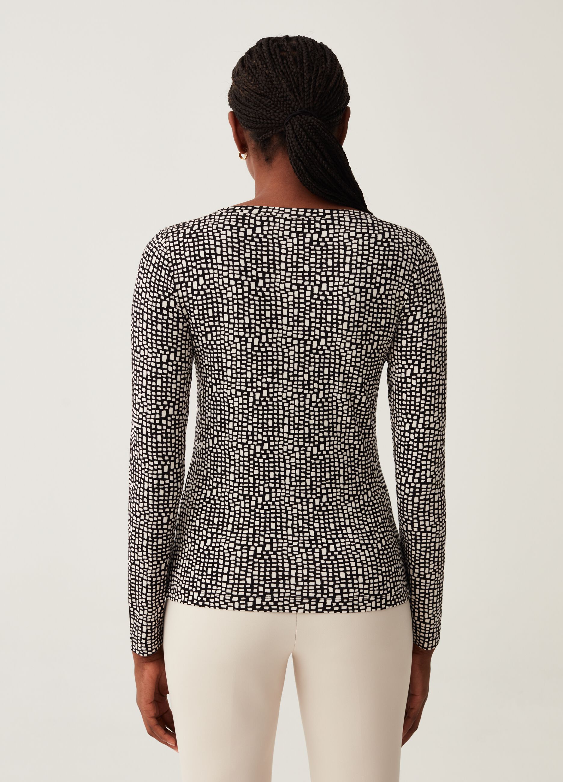 T-shirt con scollo a barchetta fantasia_2