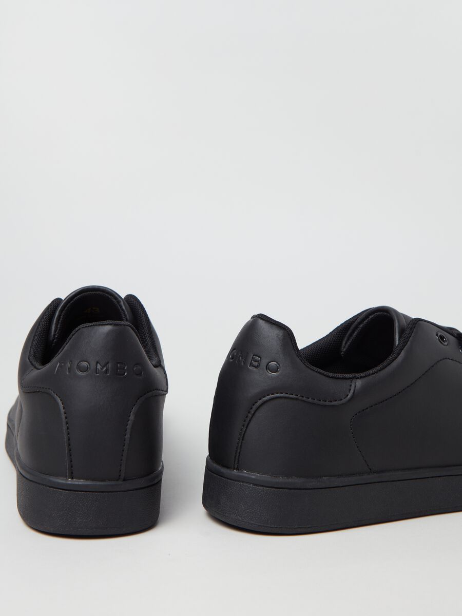 Sneakers tinta unita con lacci_2