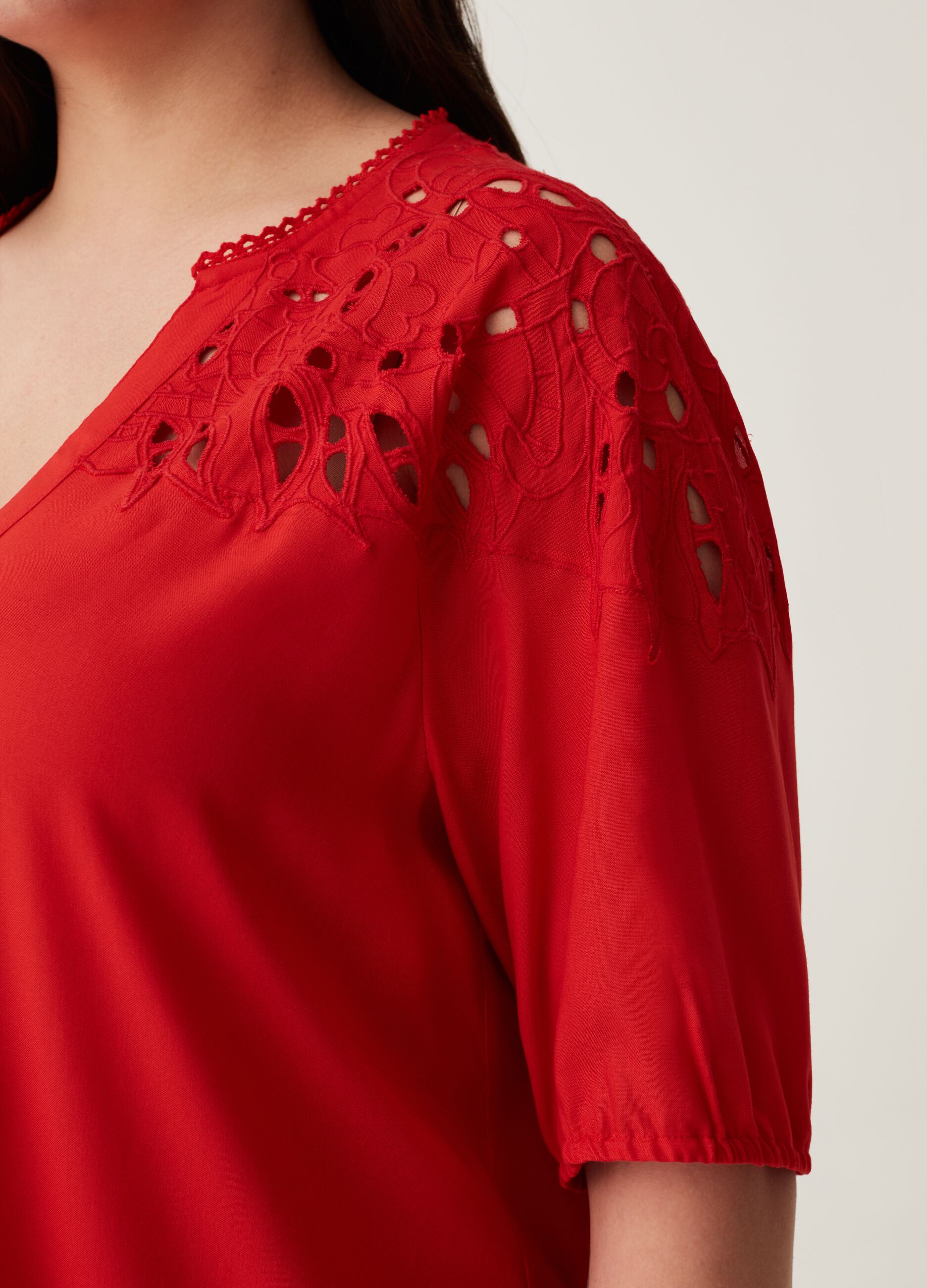 Blusa con inserti in sangallo Curvy MYA_3