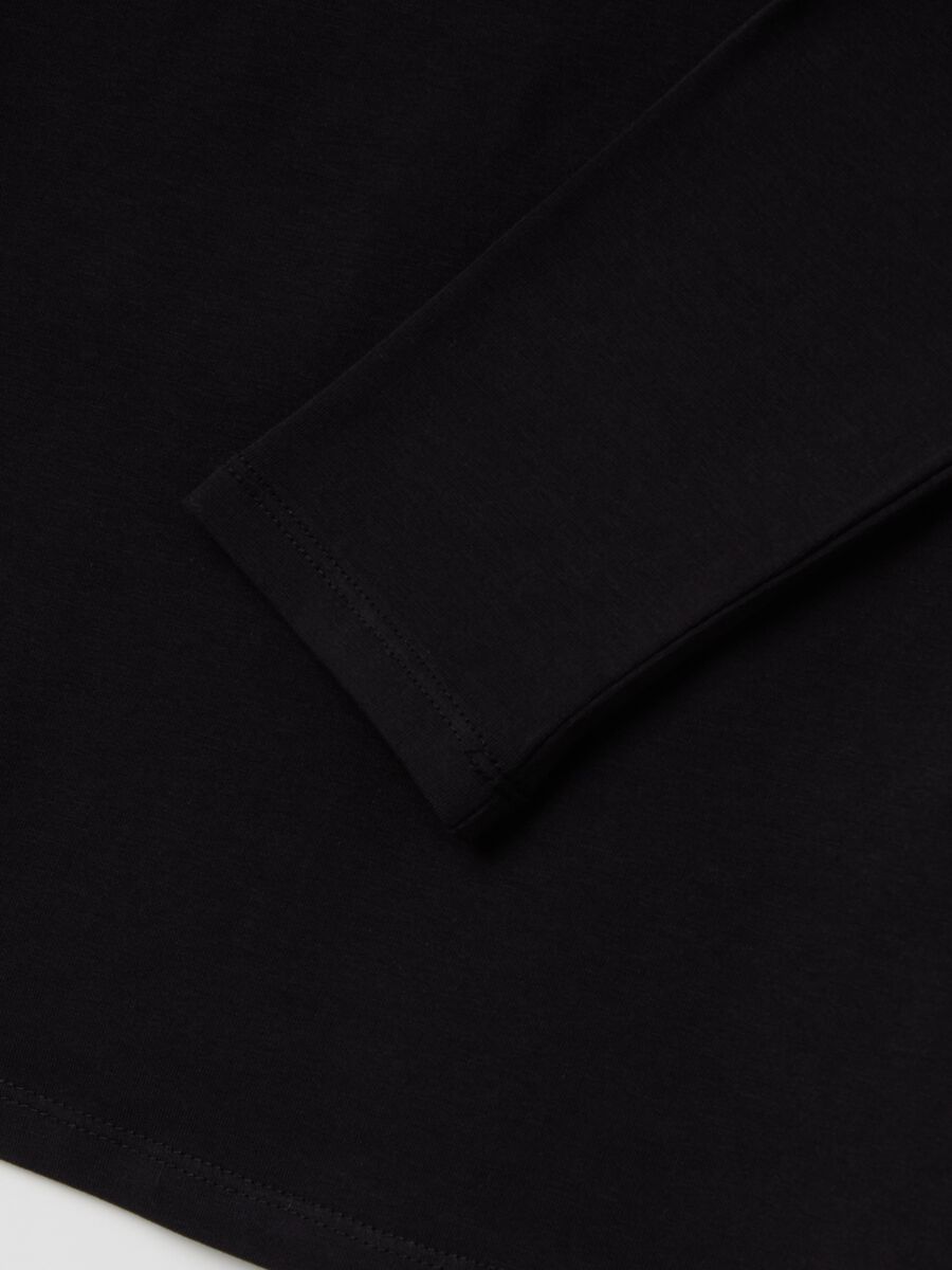T-shirt a maniche lunghe con scollo rotondo_5