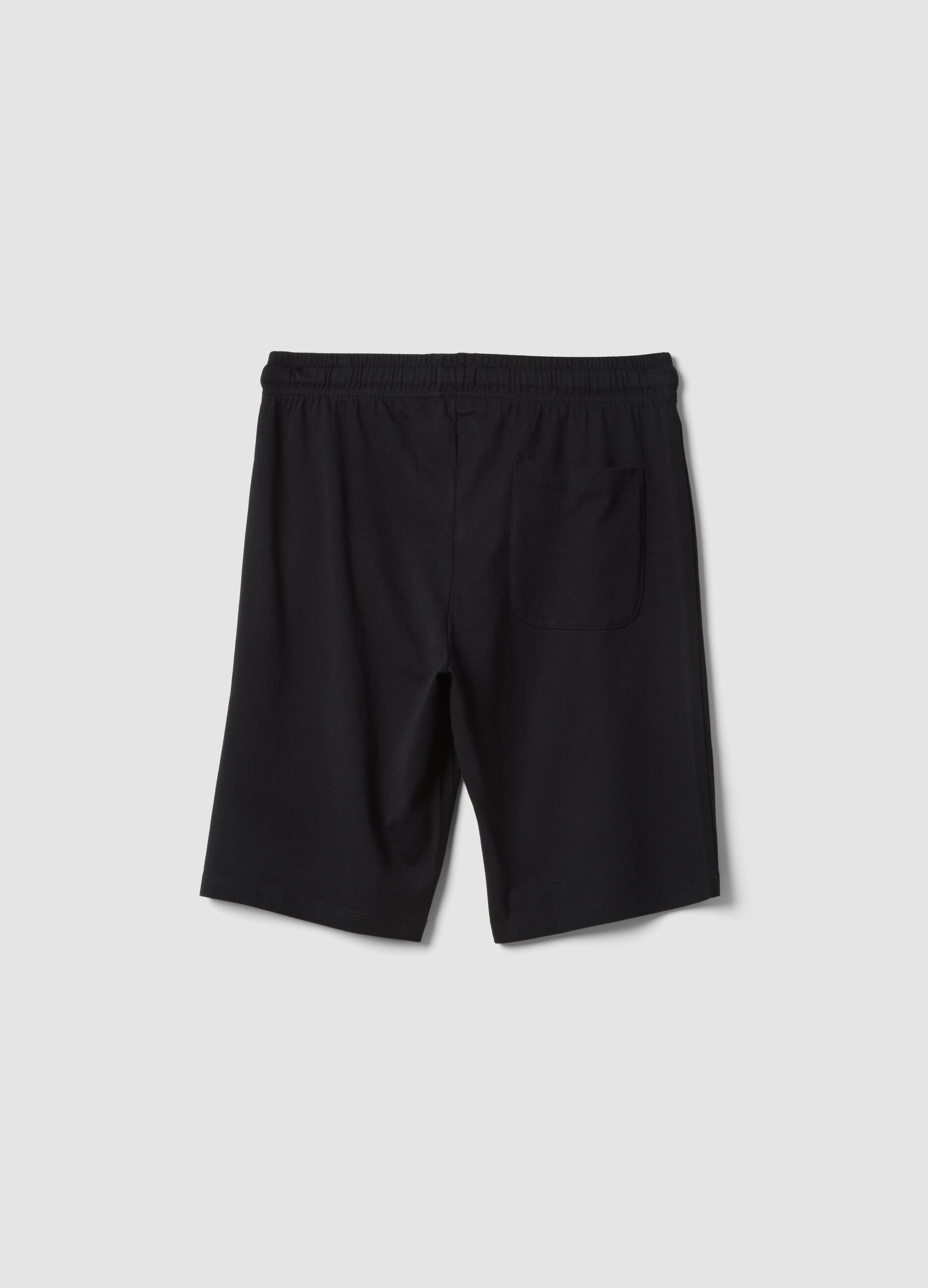 Boys&rsquo; black regular-fit shorts in 100% organic cotton