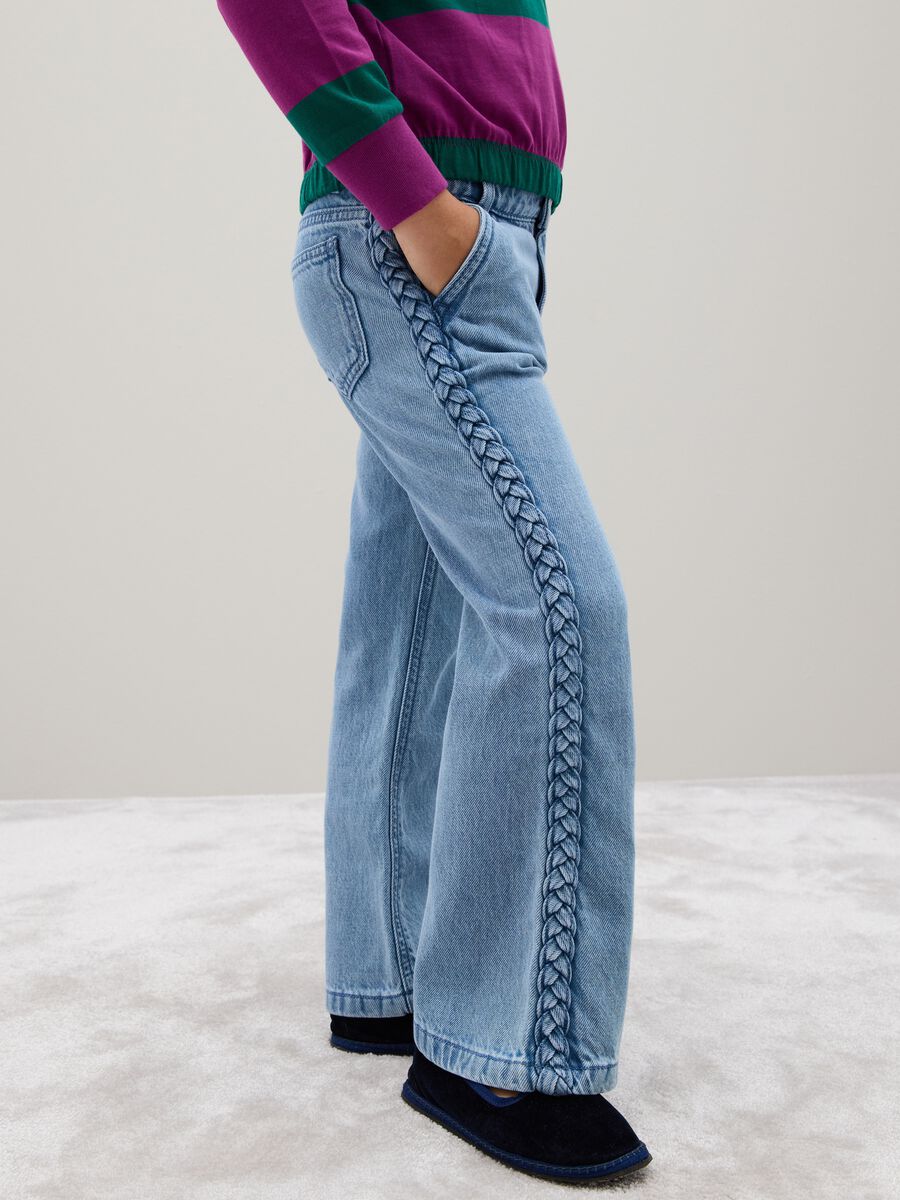 Jeans da ragazza in puro cotone azzurro flare con trecce_3