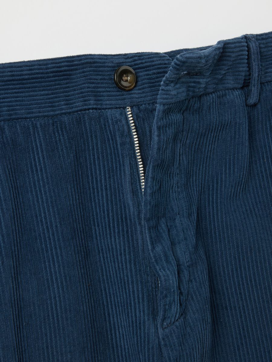 Blue regular fit chino trousers in pure cotton cords_5