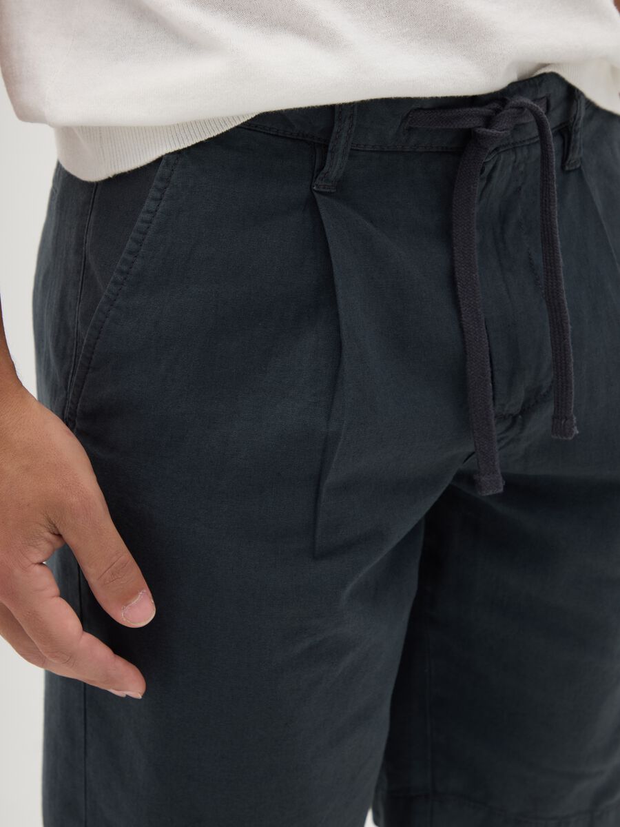 Men's blue regular fit linen blend shorts_2