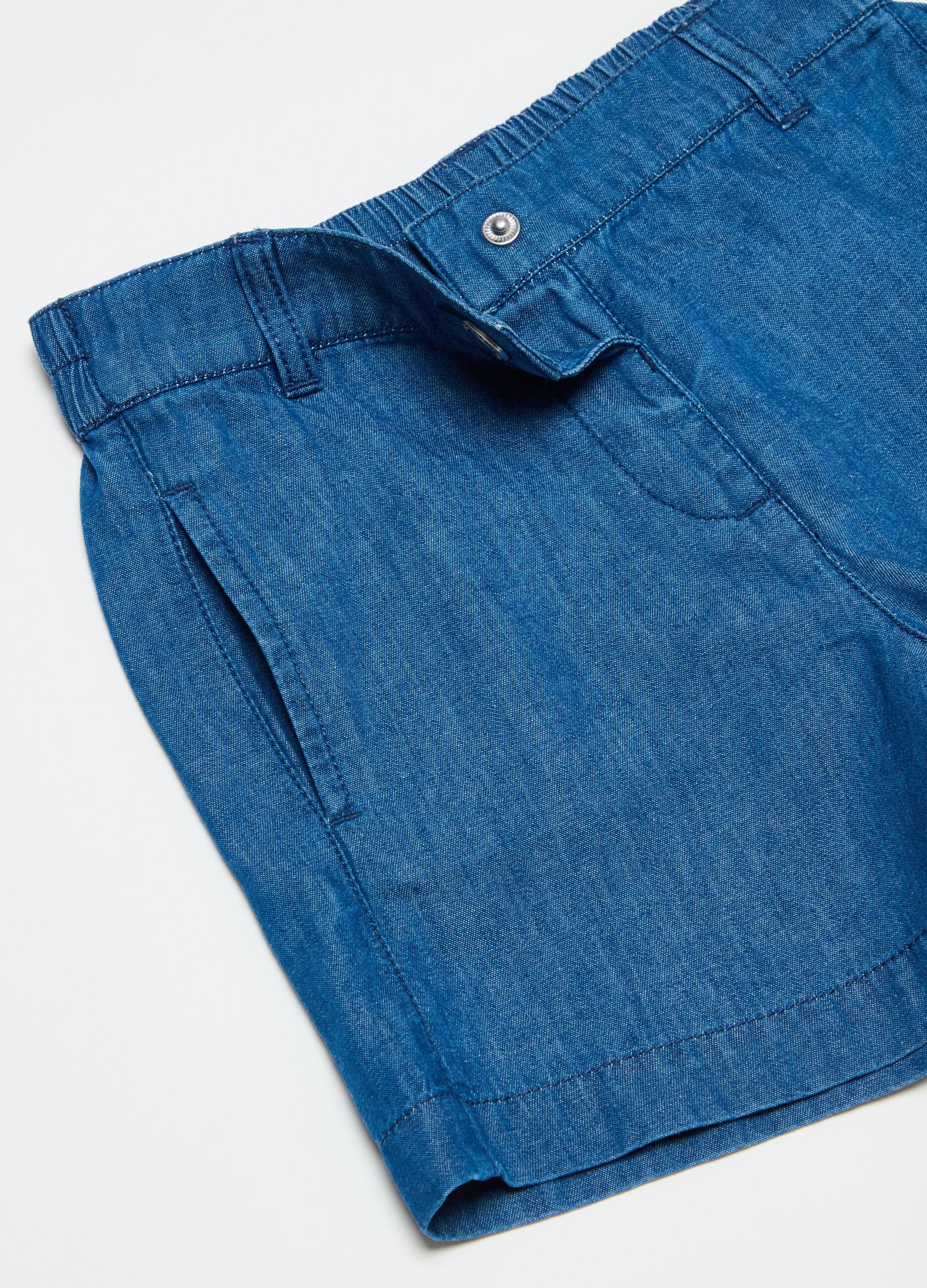 Shorts in denim con tasche