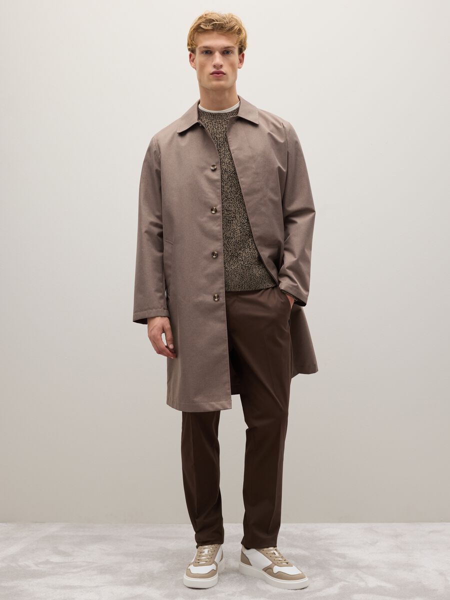 Trench marrone con tasche laterali e zip_2