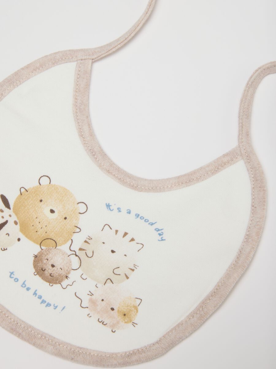 Set of newborn cotton bibs in multicolor with print_1