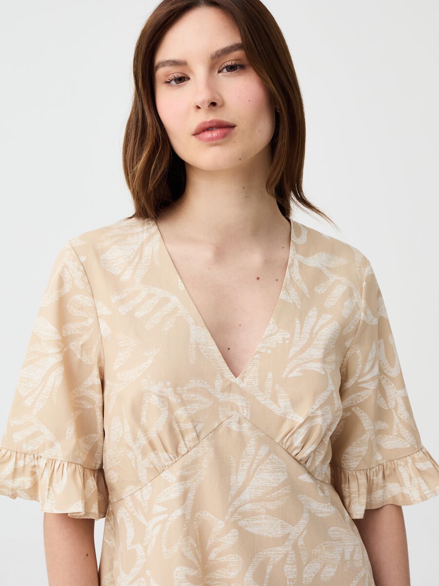 Short dress with flounced sleeves_1