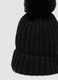 Cappello nero a costine in maglia con pon pon_2