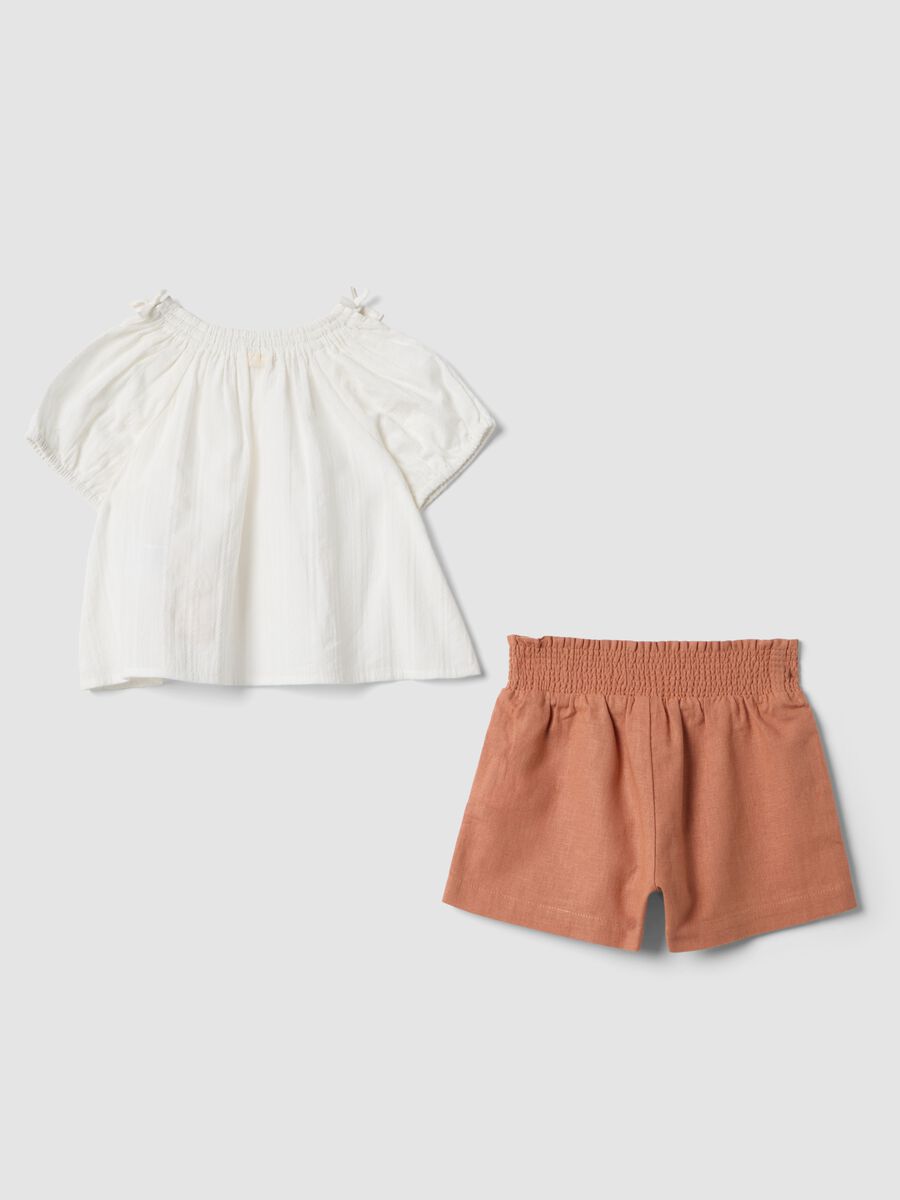 Set bianco in puro cotone con blusa e shorts con ricamo Winnie The Pooh_1