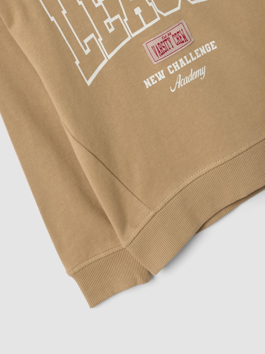 Felpa beige in puro cotone con cappuccio e scritta frontale per bambino_2