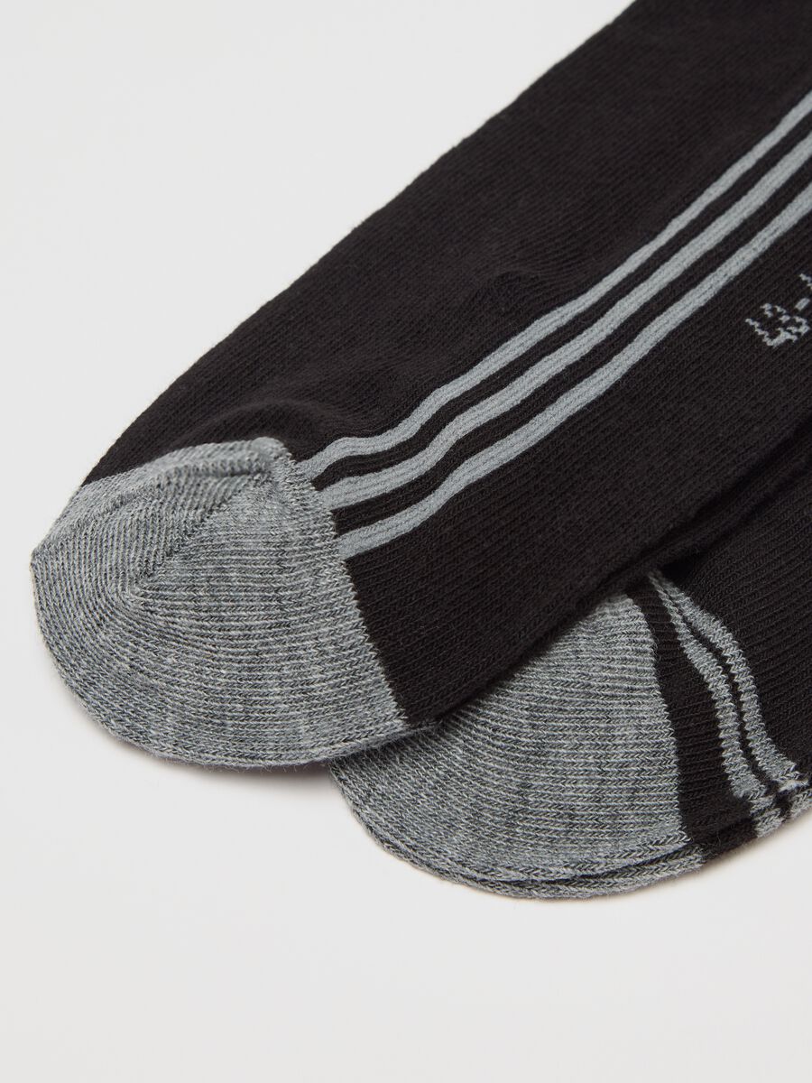 Three-pair pack black sports socks with striped details_2