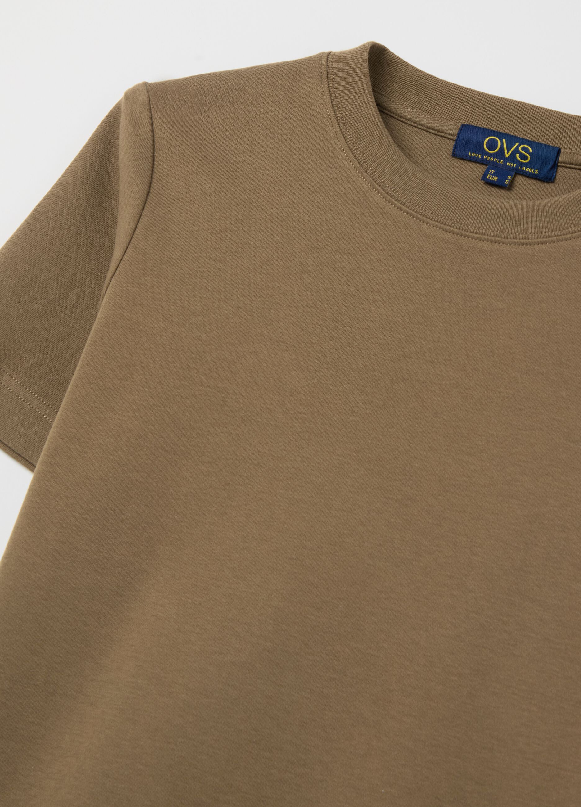 Solid colour T-shirt with round neck