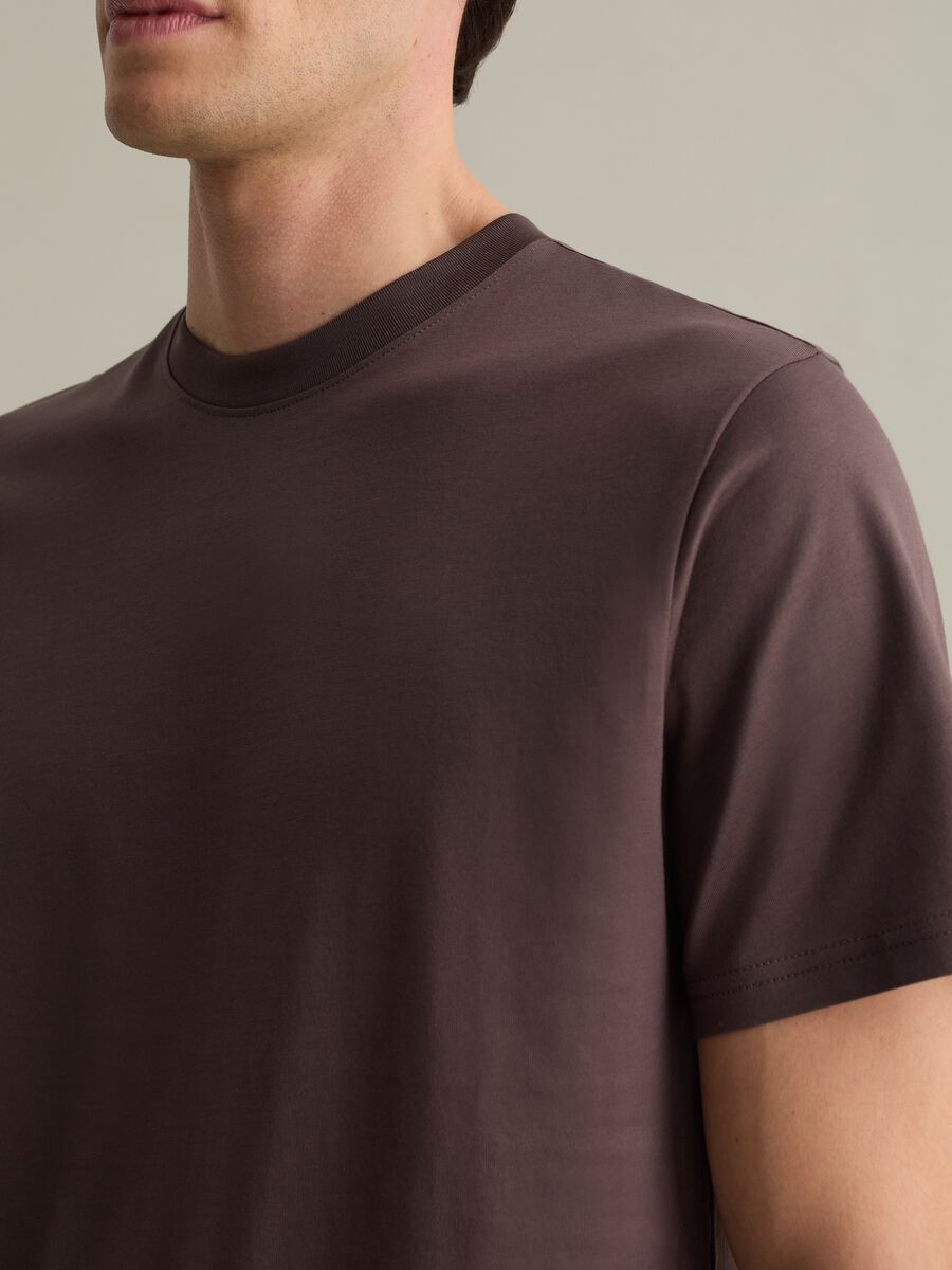 Plain cotton T-shirt with round neck._2