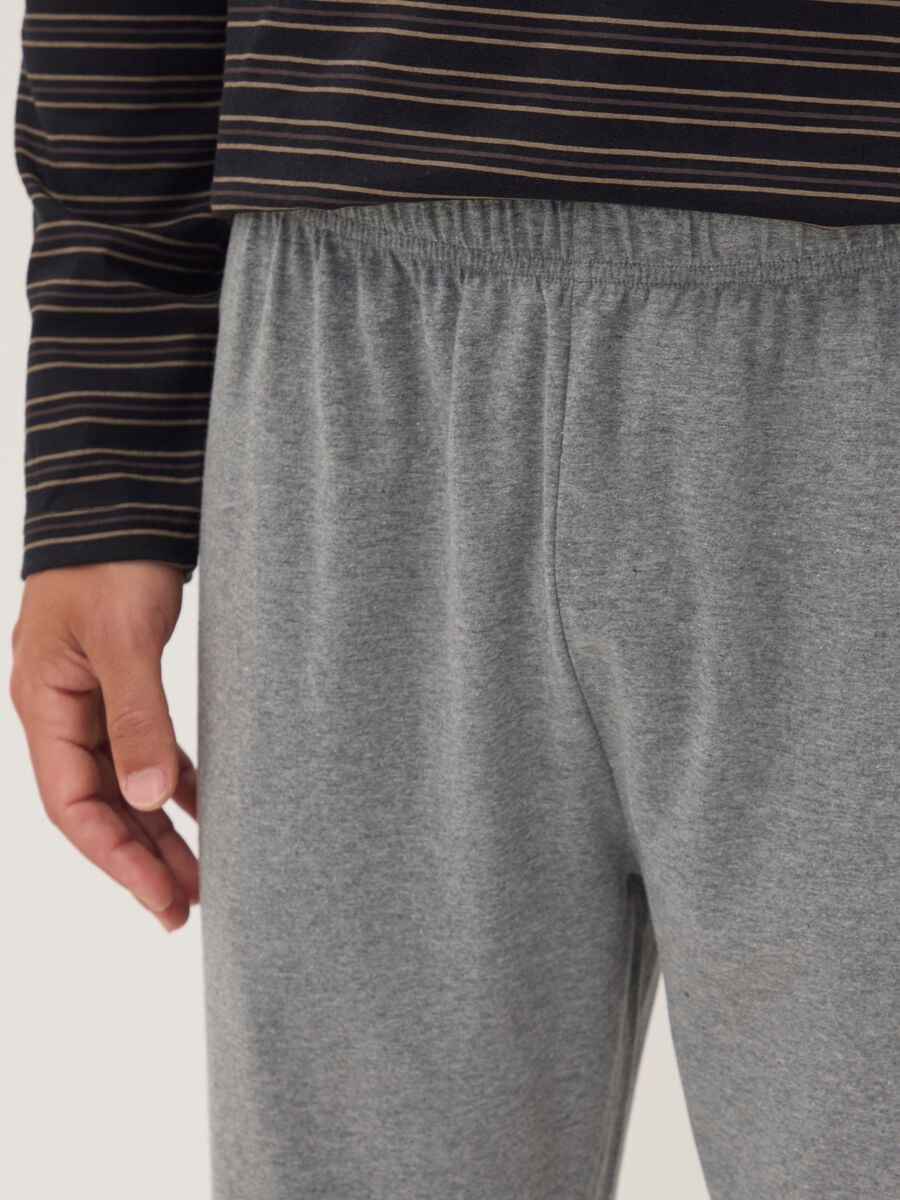 Black and grey striped crew-neck pyjamas in pure organic cotton_2