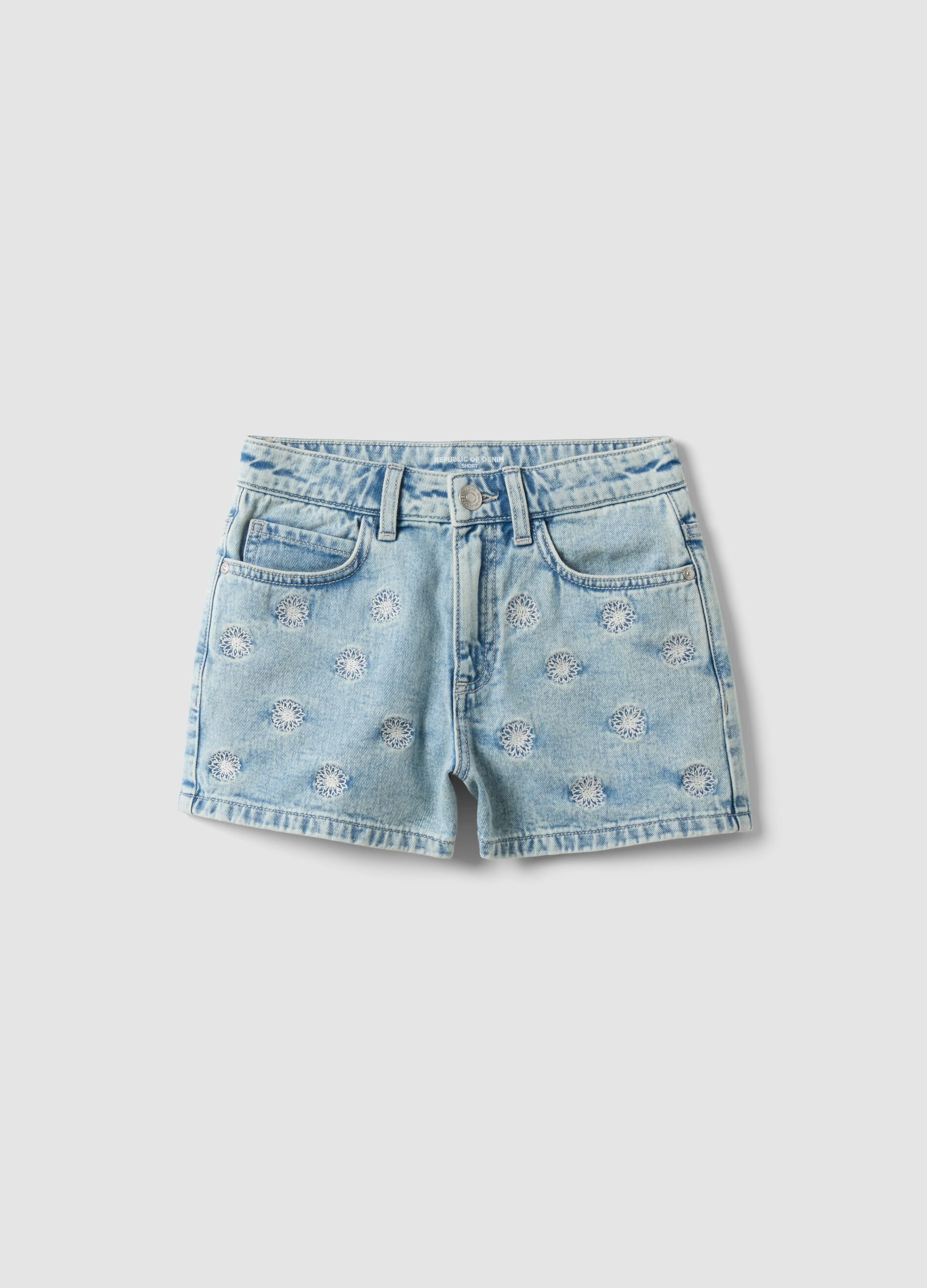 Girls&rsquo; light blue pure cotton denim shorts, regular fit with embroidery