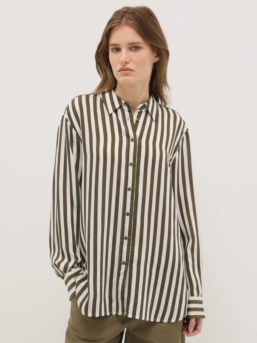 Multicolour striped regular fit shirt with classic collar and buttons_0