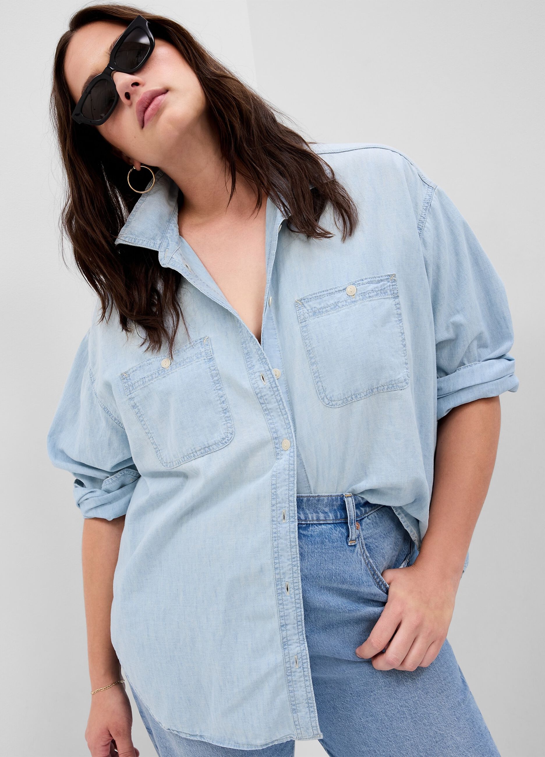 Oversized shirt in denim with pockets