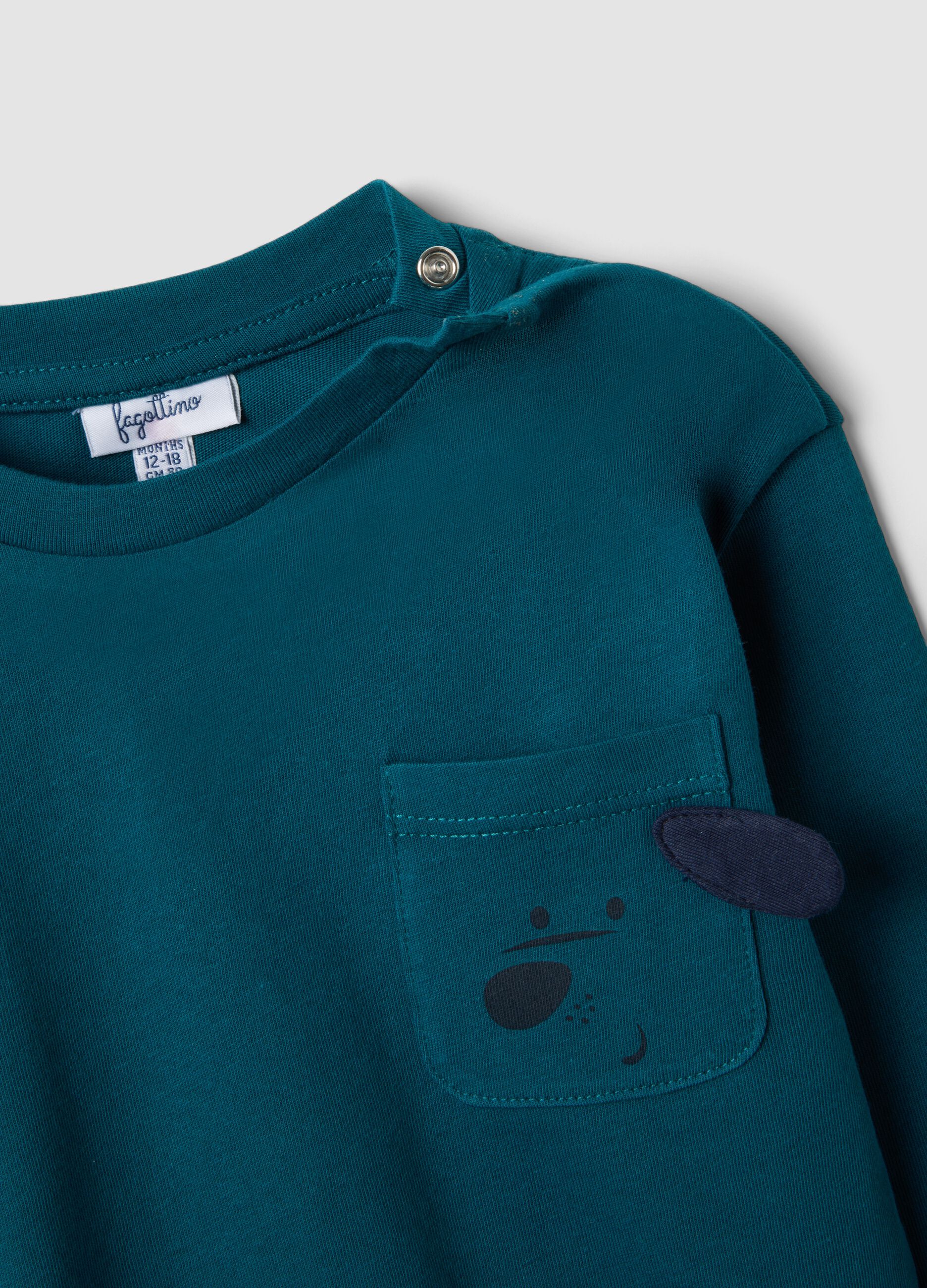 Maglietta verde in puro cotone organico con girocollo e taschino per bimbo
