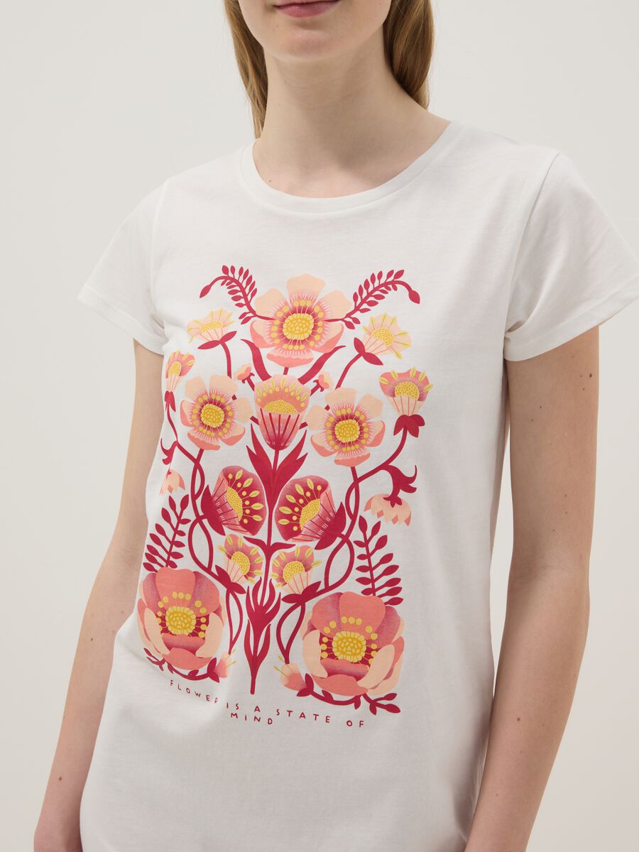 White pure cotton floral print regular fit nightdress_3