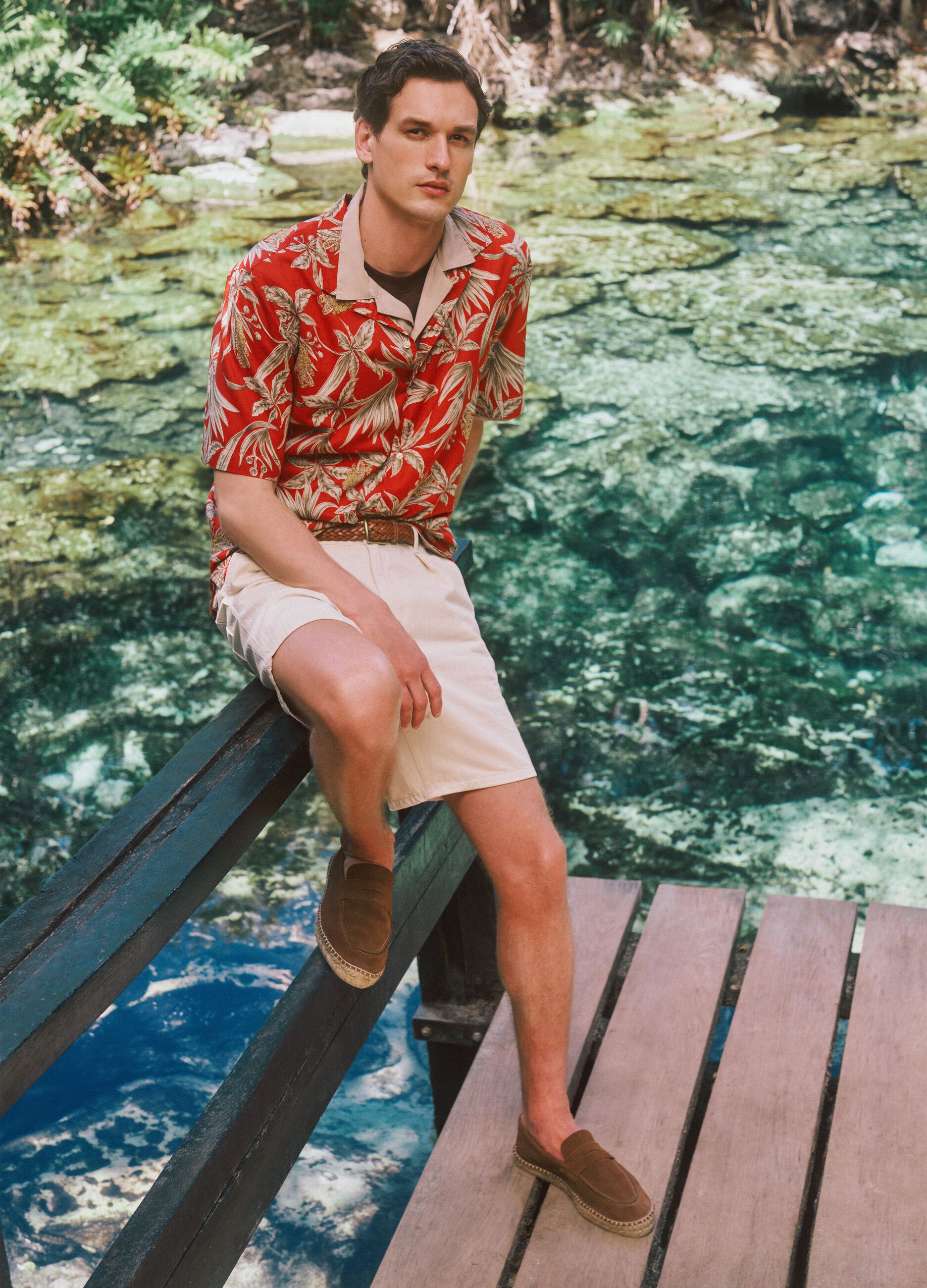Red organic cotton shirt with tropical print