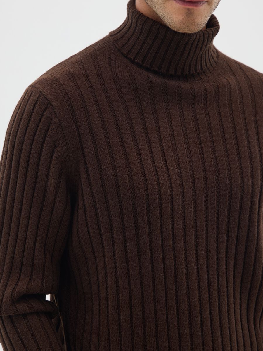 Brown Regular Fit Turtleneck_3