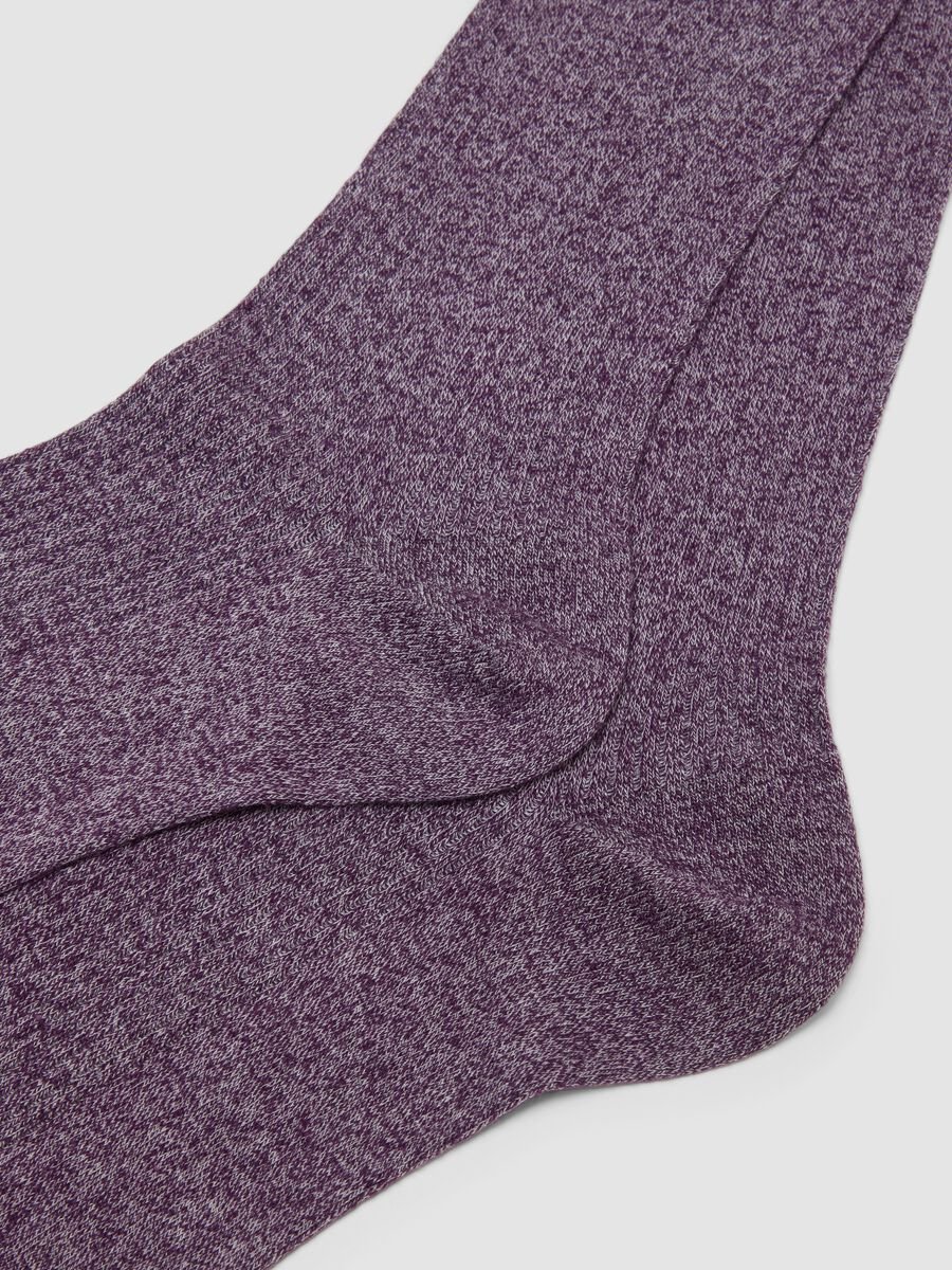 Long purple socks in stretch cotton and linen blend_1