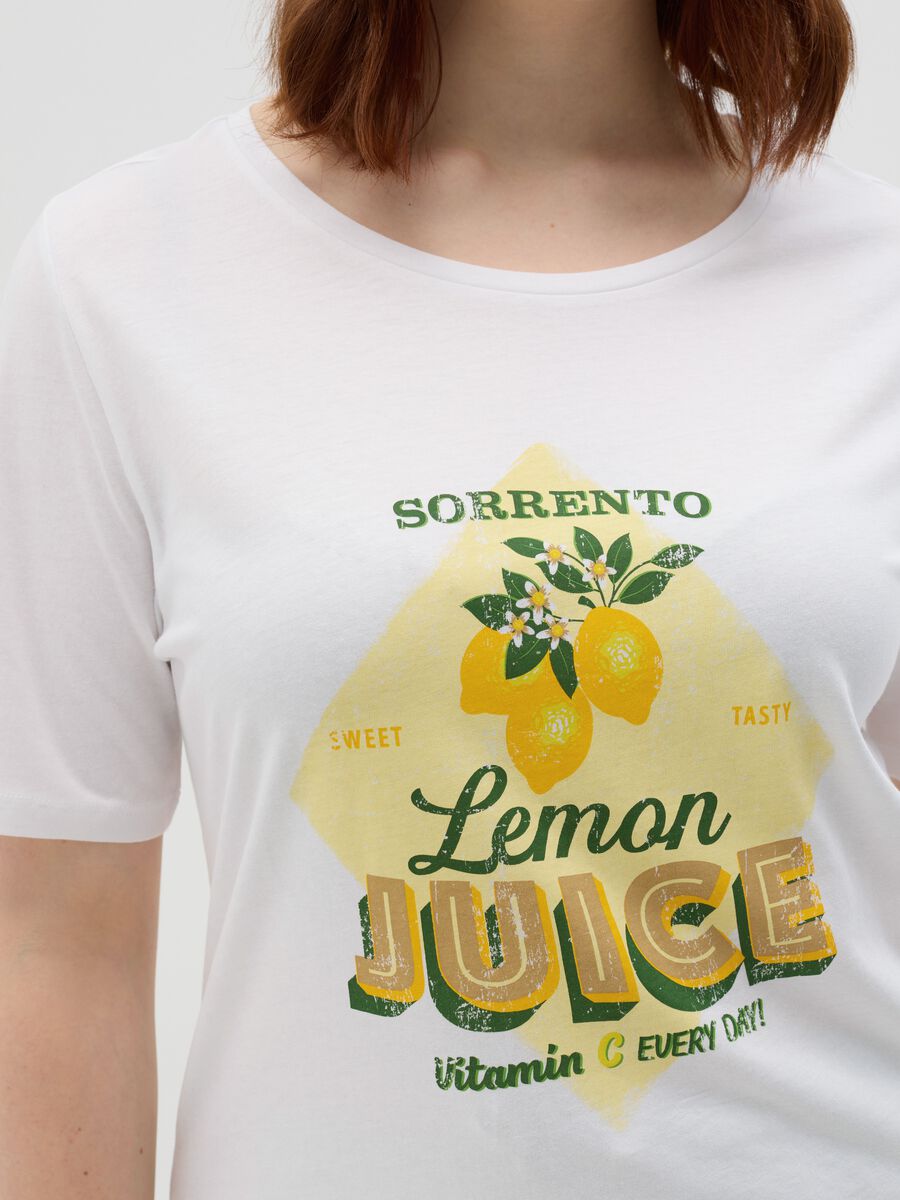 Curvy white T-shirt with "Sorrento Lemon Juice" print in cotton_3