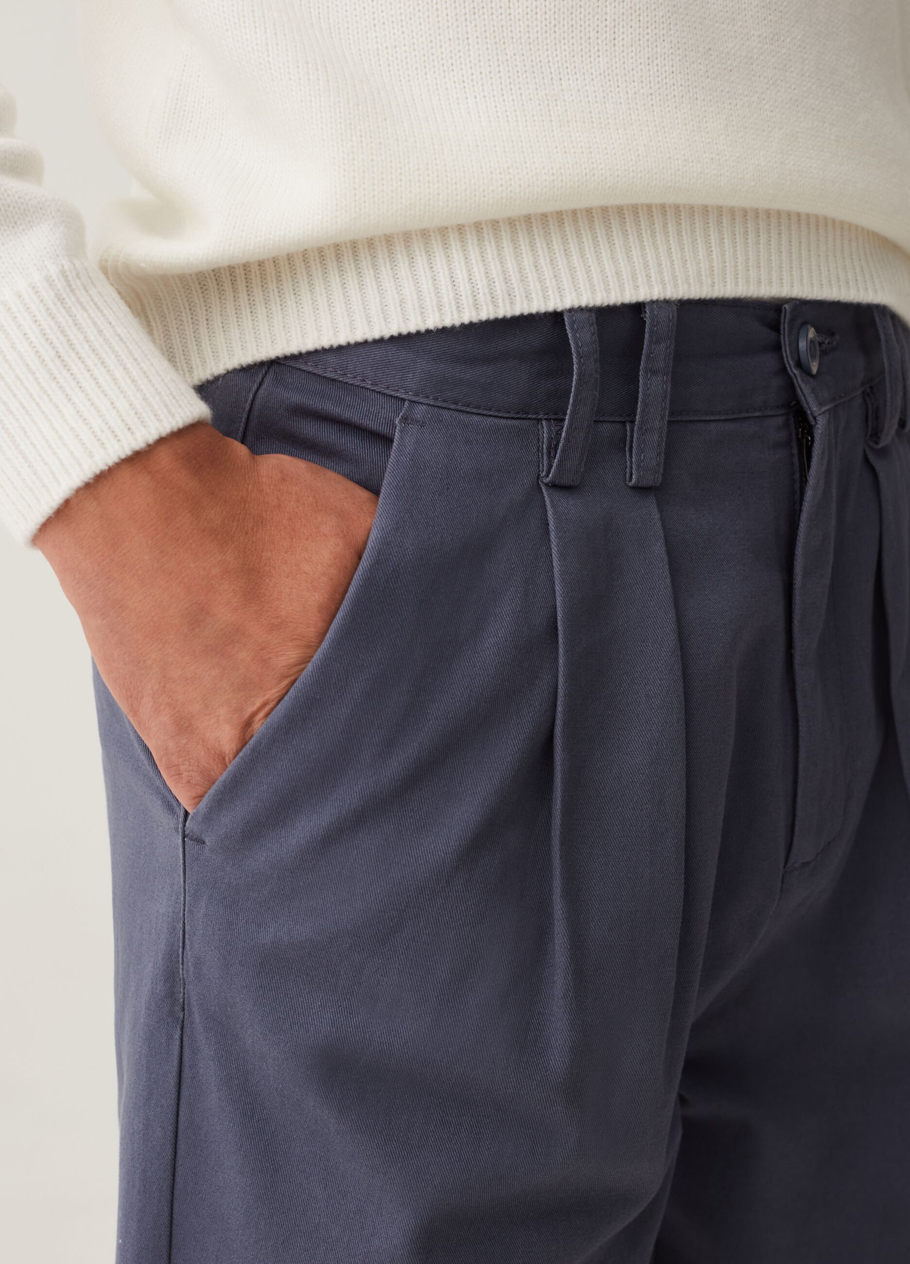 Pantaloni chino con pinces_3