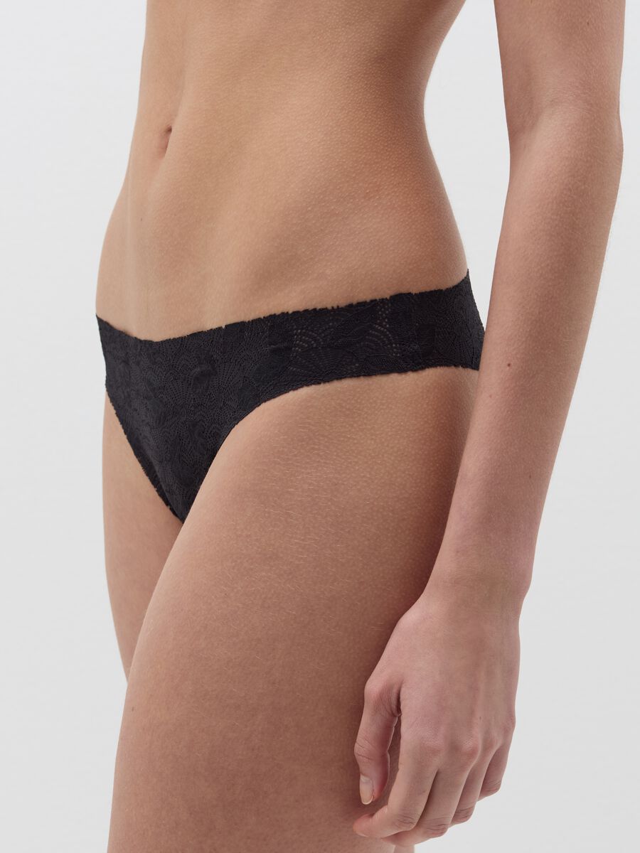 Brazilian-cut briefs in lace with geometric motif_2