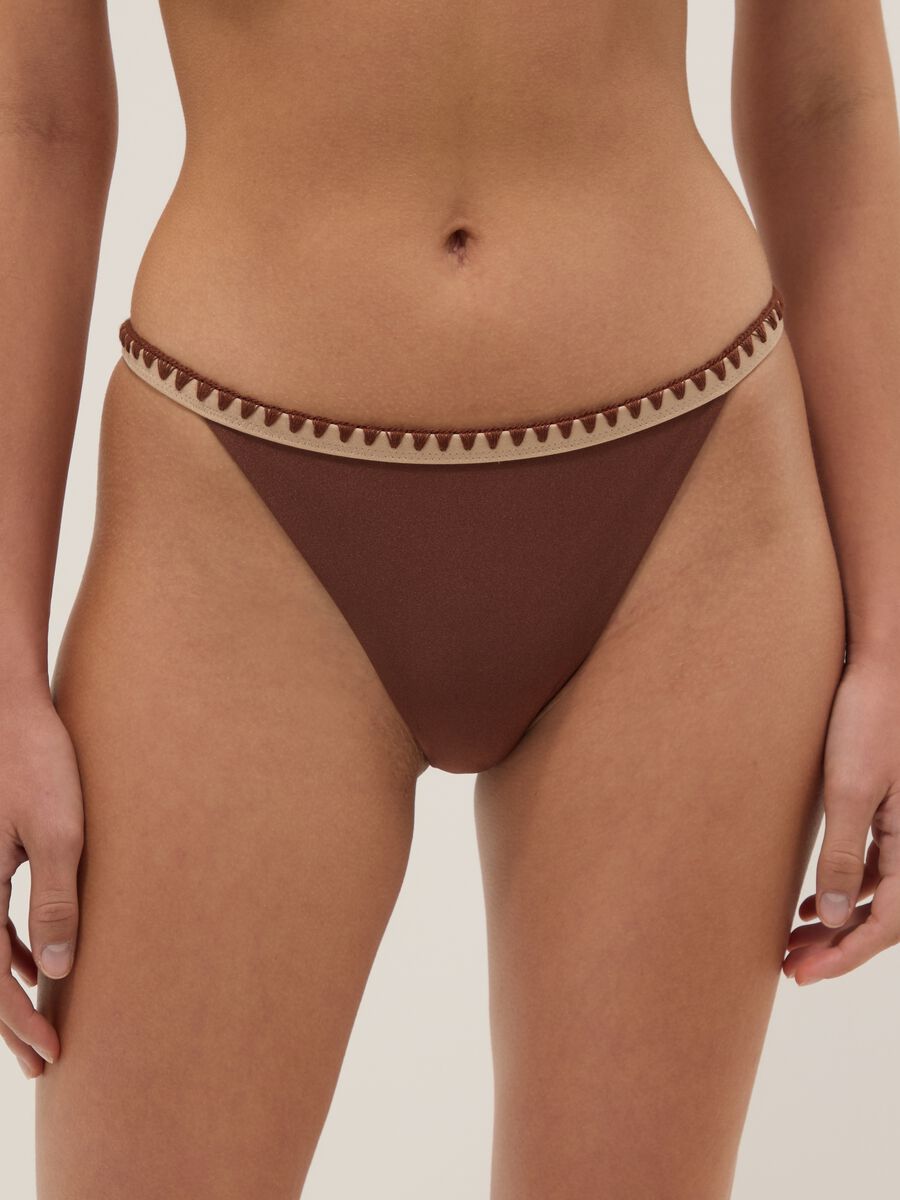 Brown stretch bikini bottoms with contrast trim_1