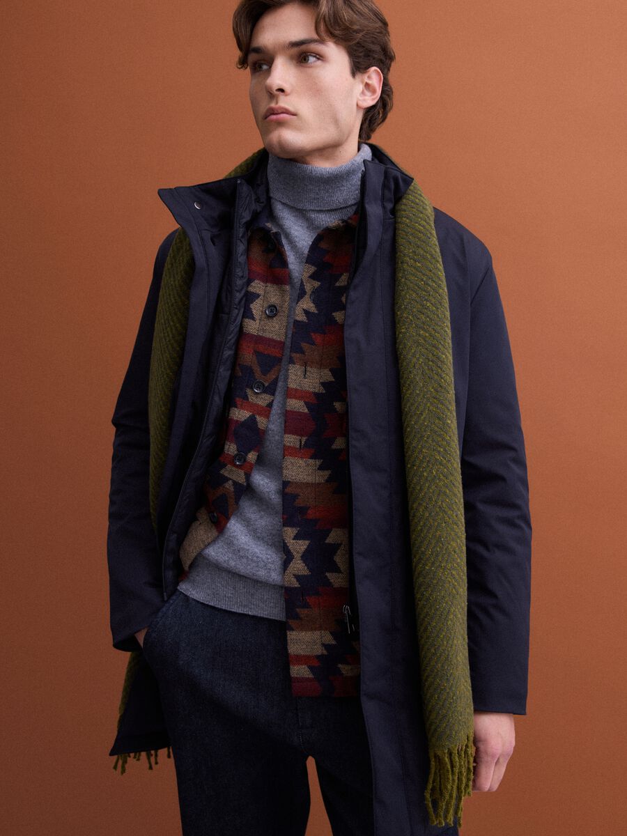 Cappotto blu imbottito regular fit con collo alto_0