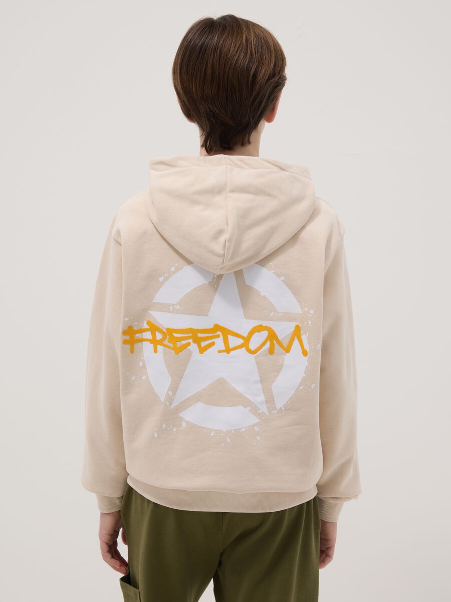 Felpa in misto cotone beige da bambino regular fit con stampa_2