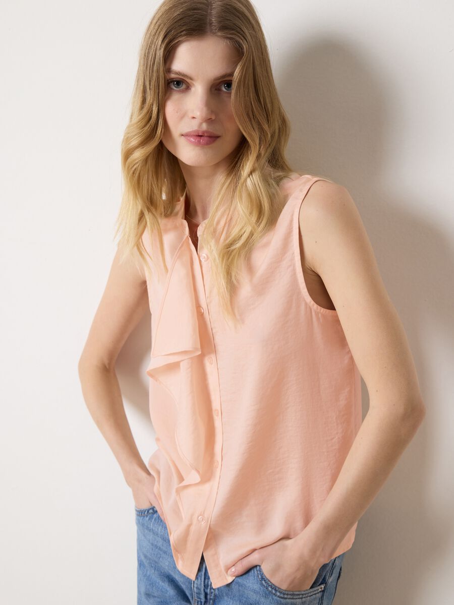 Pink sleeveless blouse with flounce_2
