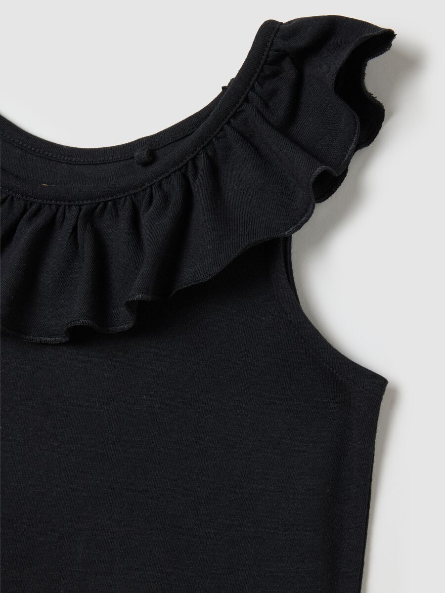 Girl's top in pure black cotton regular fit with ruffles_2