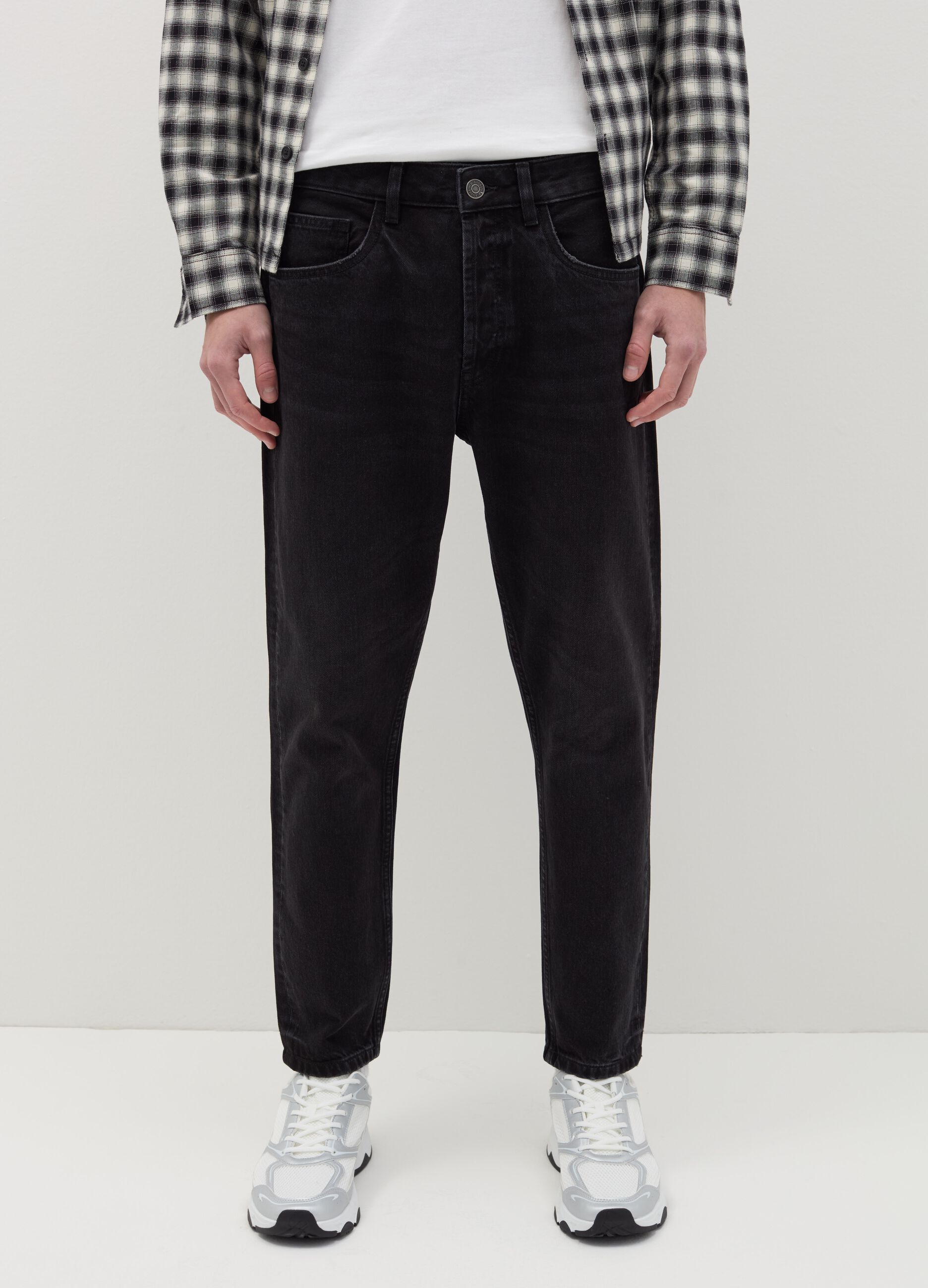Slim-fit jeans with five pockets