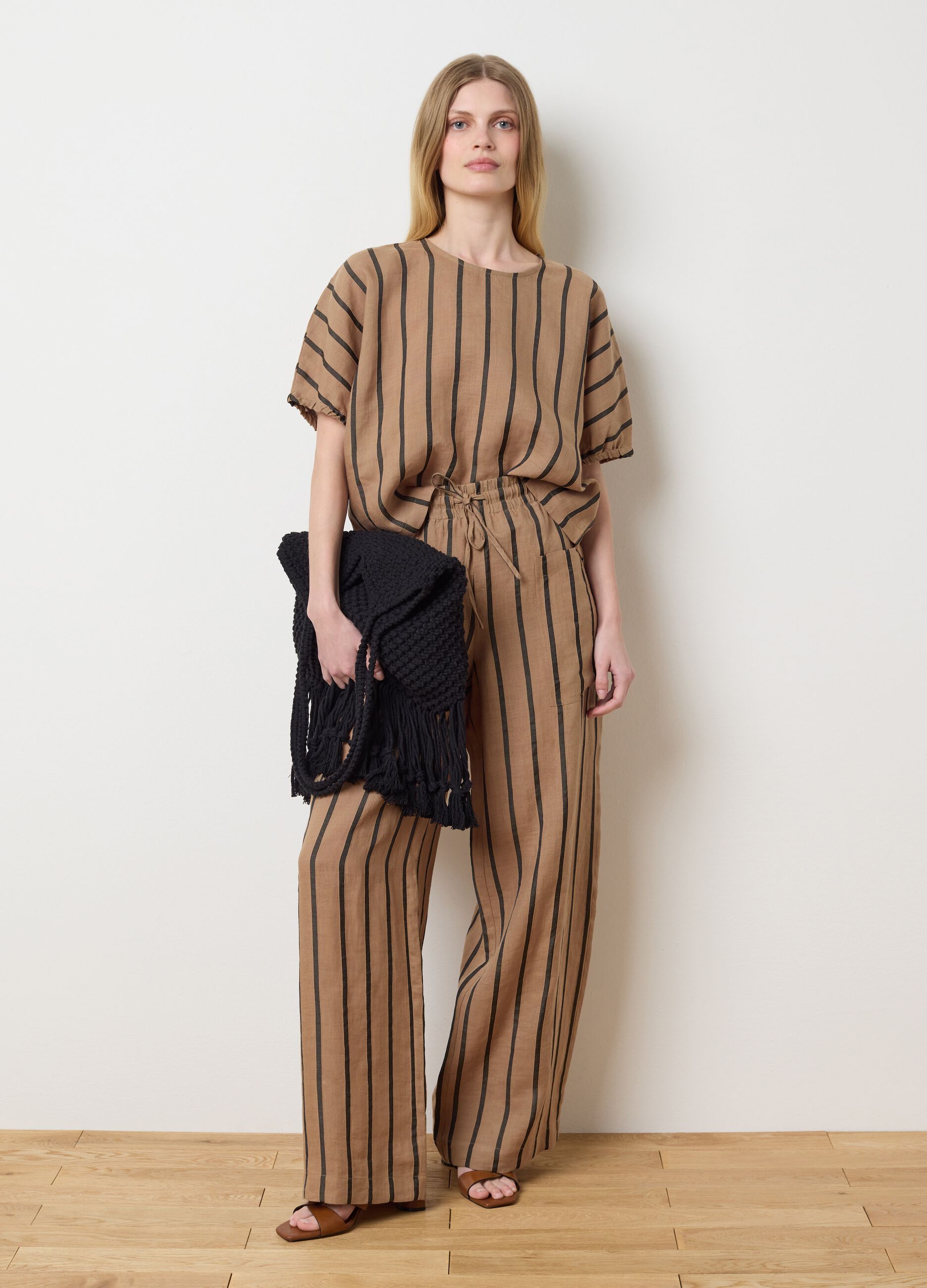 Brown wide-leg trousers with stripes