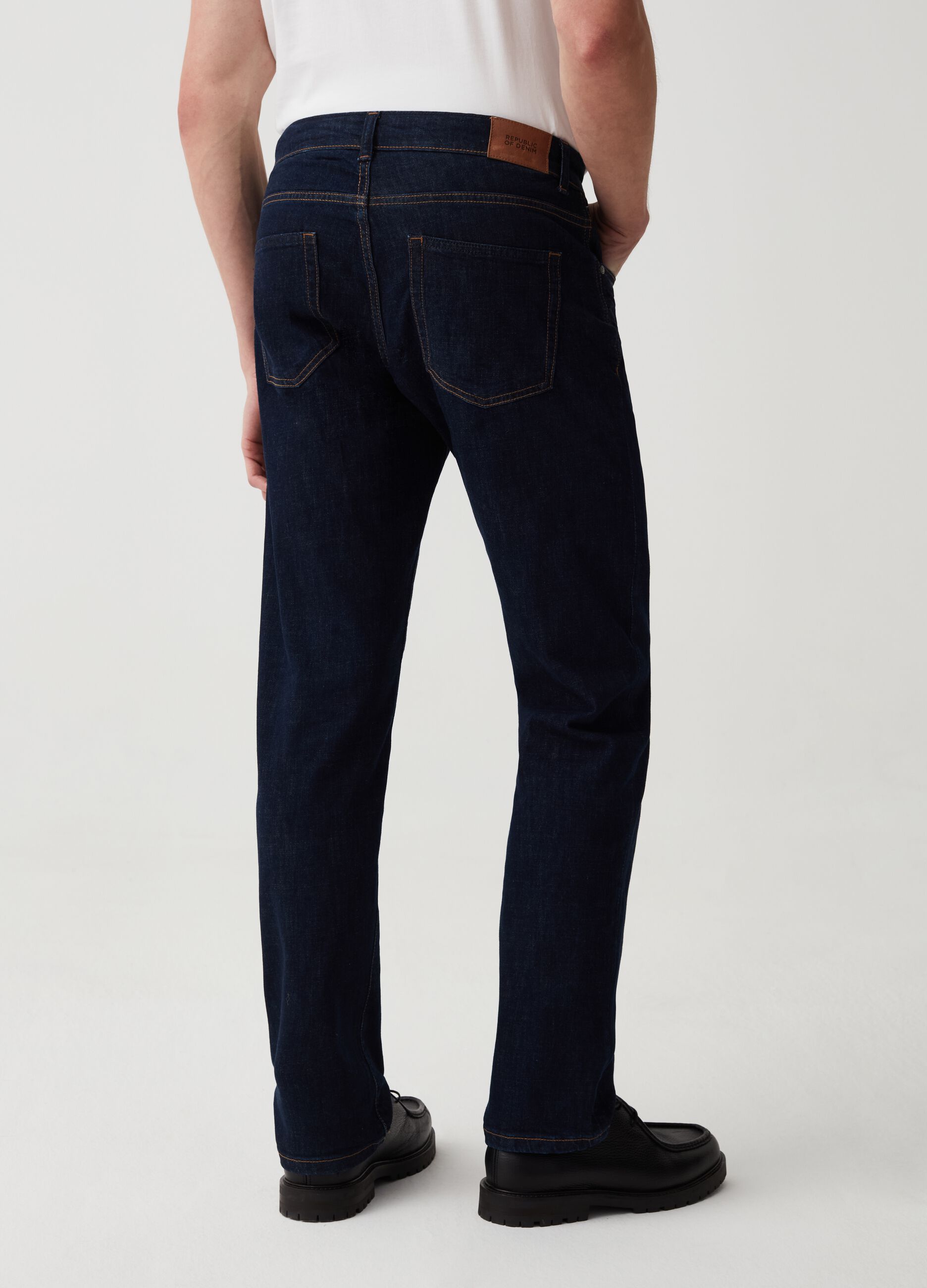Regular-fit jeans with cross-hatch weave