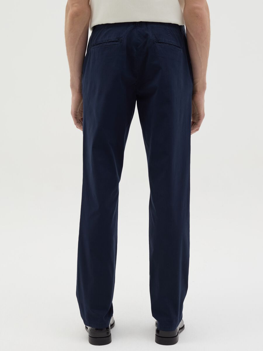 Chino trousers in poplin_3