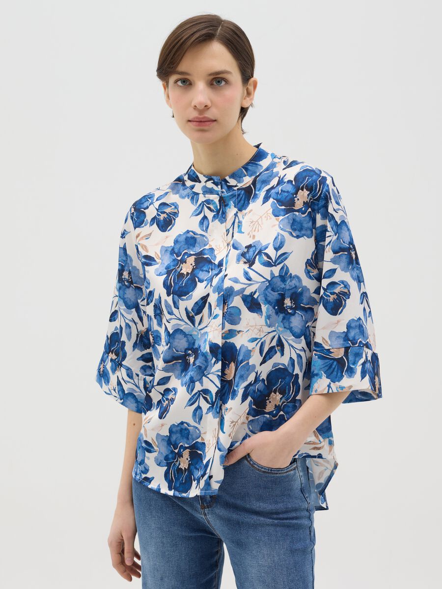 White and blue floral blouse with kimono sleeves_0