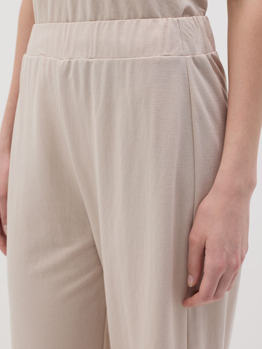 Women's beige regular-fit culottes in viscose blend_3