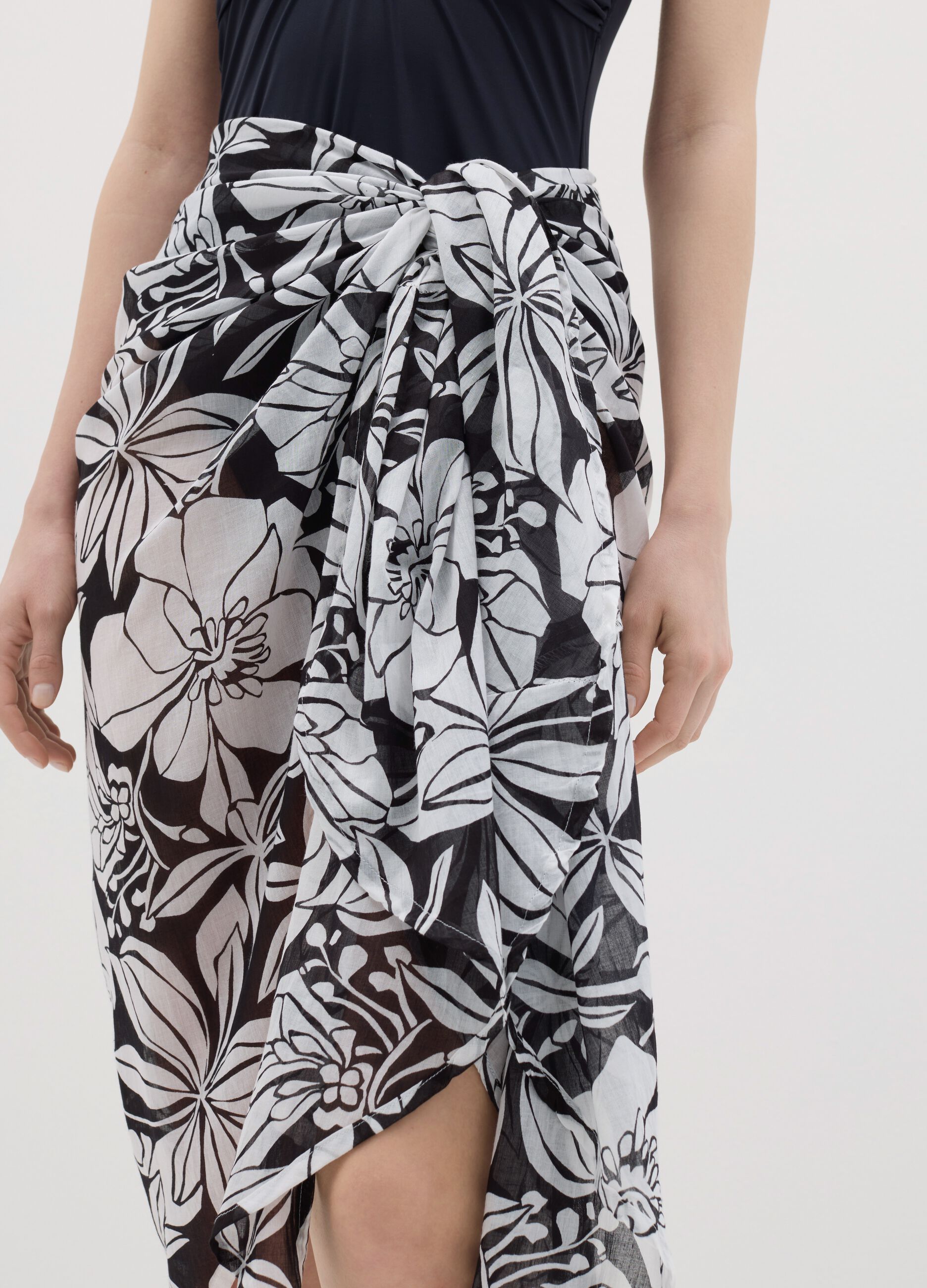 Pareo lungo da donna in puro cotone multicolor con fantasia floreale