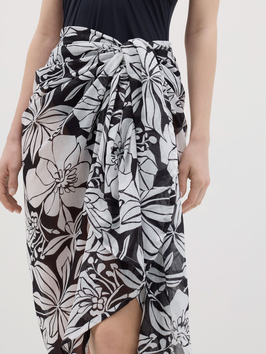 Women's multicoloured long sarong with floral pattern_2