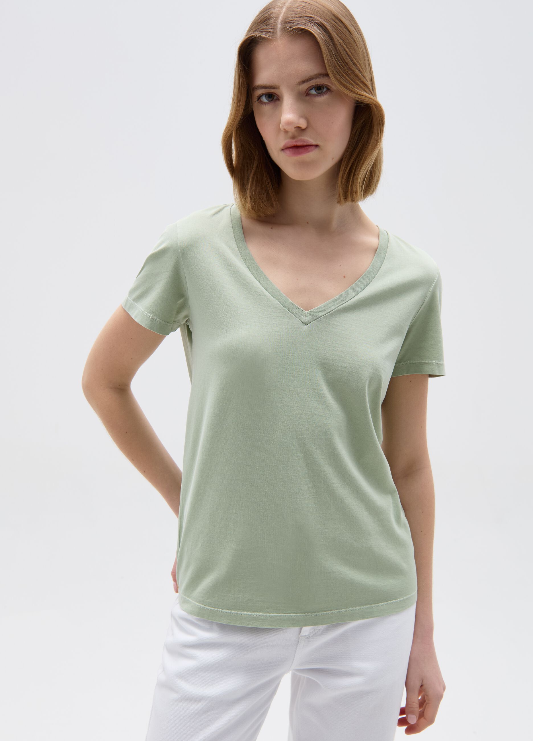 T-shirt in cotone con scollo a V