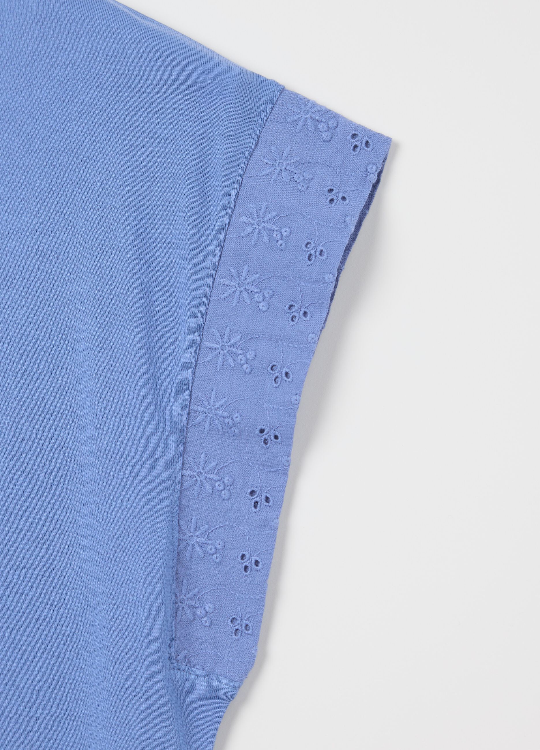 Blue pyjama top with short sleeves in broderie anglaise