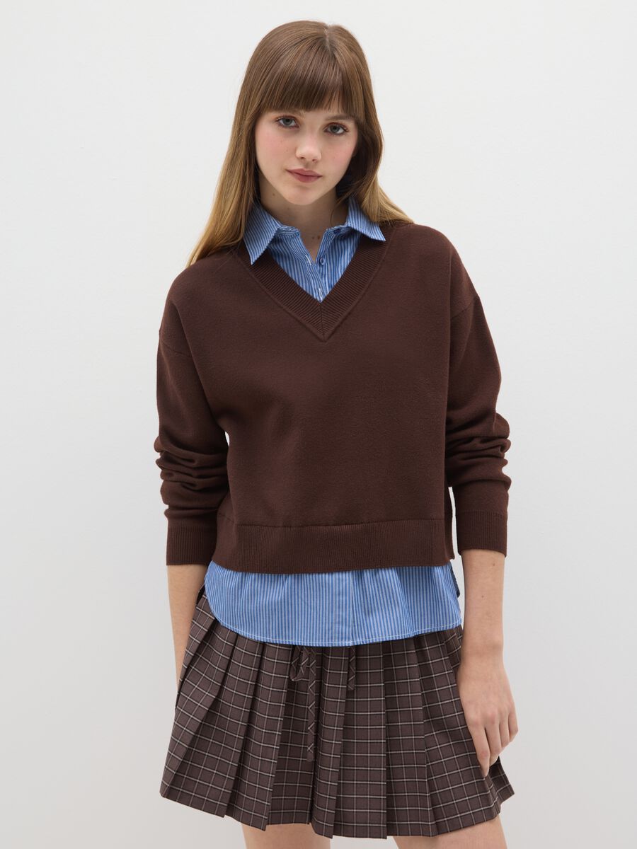 Maglione marrone regular fit con scollo a V_0